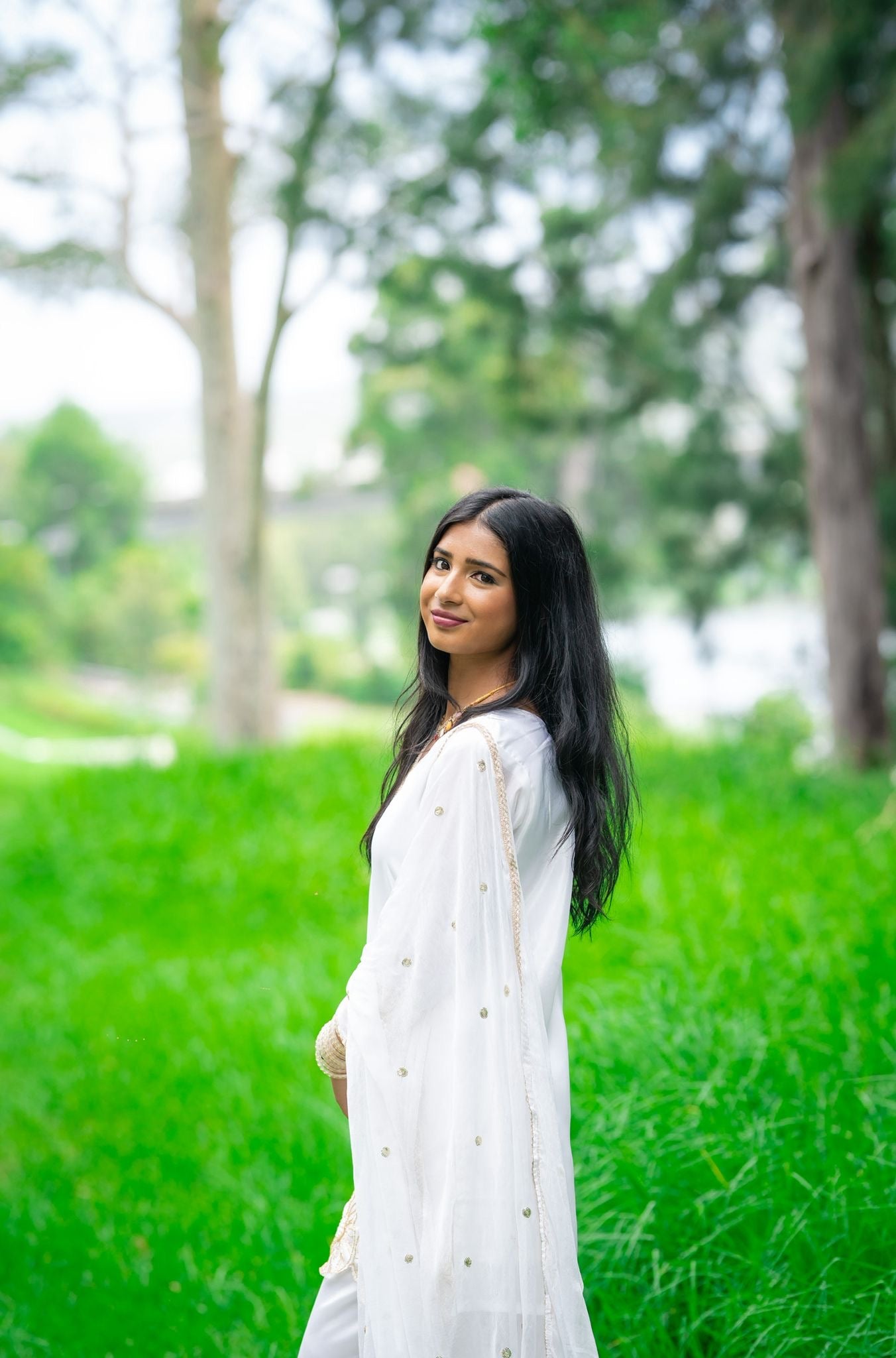 White Indian Pakistani Outfit Salwar Kameez Suit S50