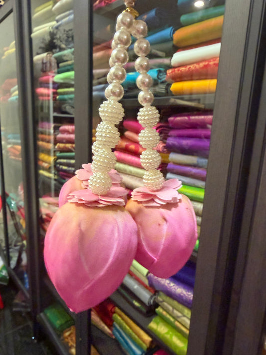 Natural Looking Handmade Lotus Flower Gunjalam Gajra G15