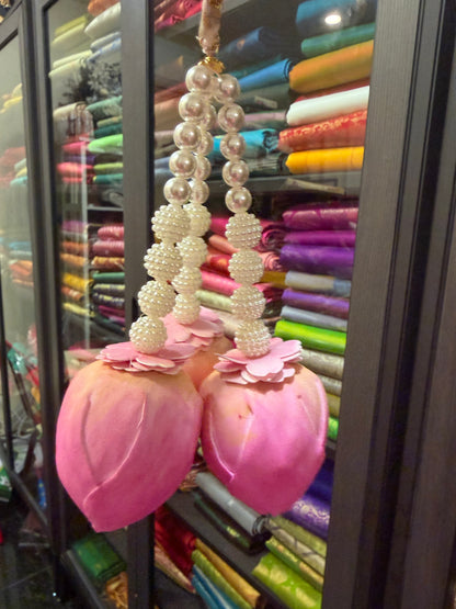 Natural Looking Handmade Lotus Flower Gunjalam Gajra G15