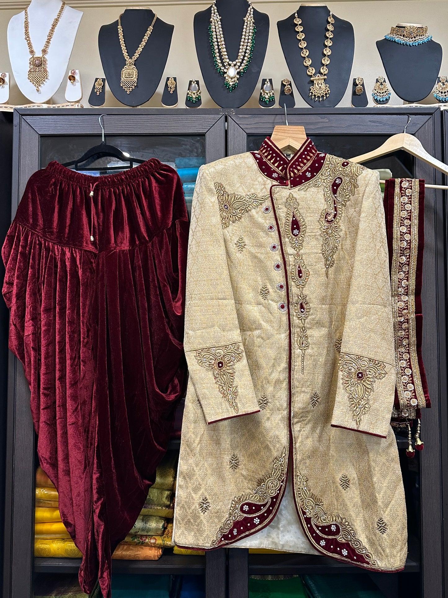 38” Medium size Men’s Kurta Indian Gold & Maroon Sherwani Bollywood outfit M12