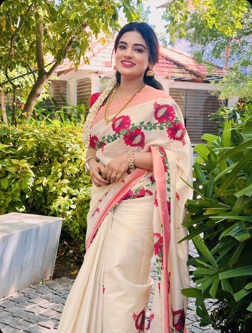 Red Kerala Vishu Sari Indian Onam Tissue Gold Saree C12
