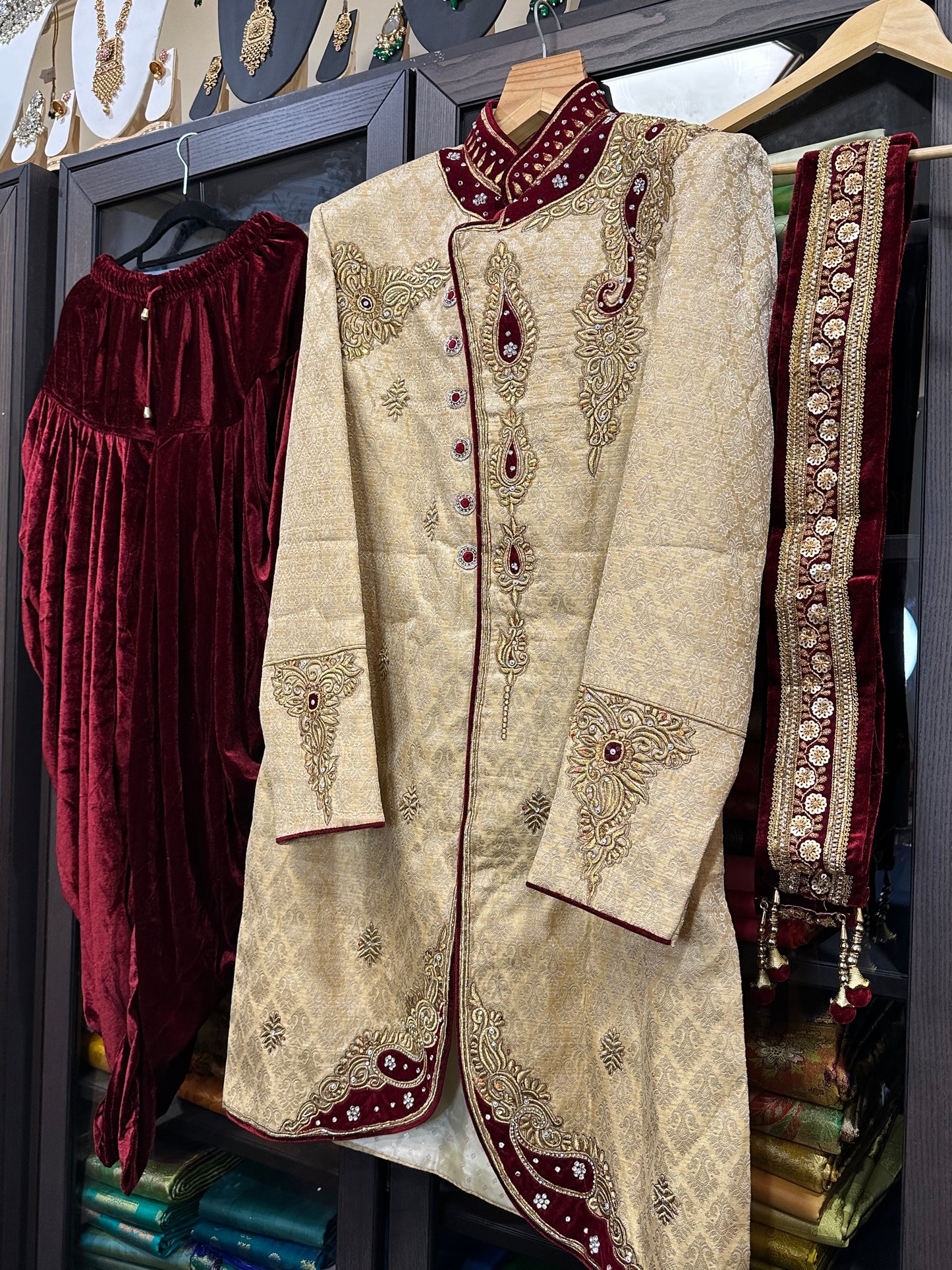 38” Medium size Men’s Kurta Indian Gold & Maroon Sherwani Bollywood outfit M12
