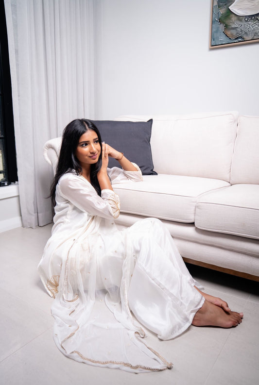 White Indian Pakistani Outfit Salwar Kameez Suit S50