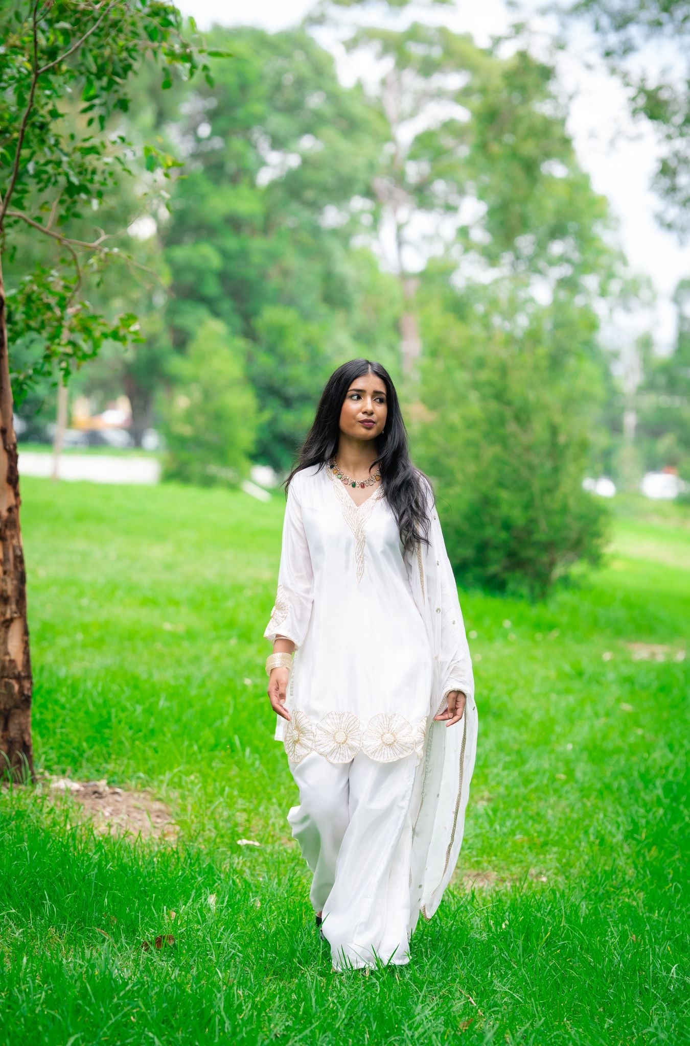 White Indian Pakistani Outfit Salwar Kameez Suit S50