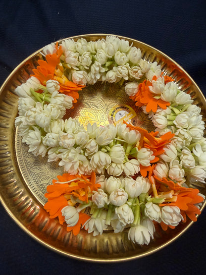 Mallipoo Natural Looking Handmade Jasmine & Kanagambaram Flower Gajra G7