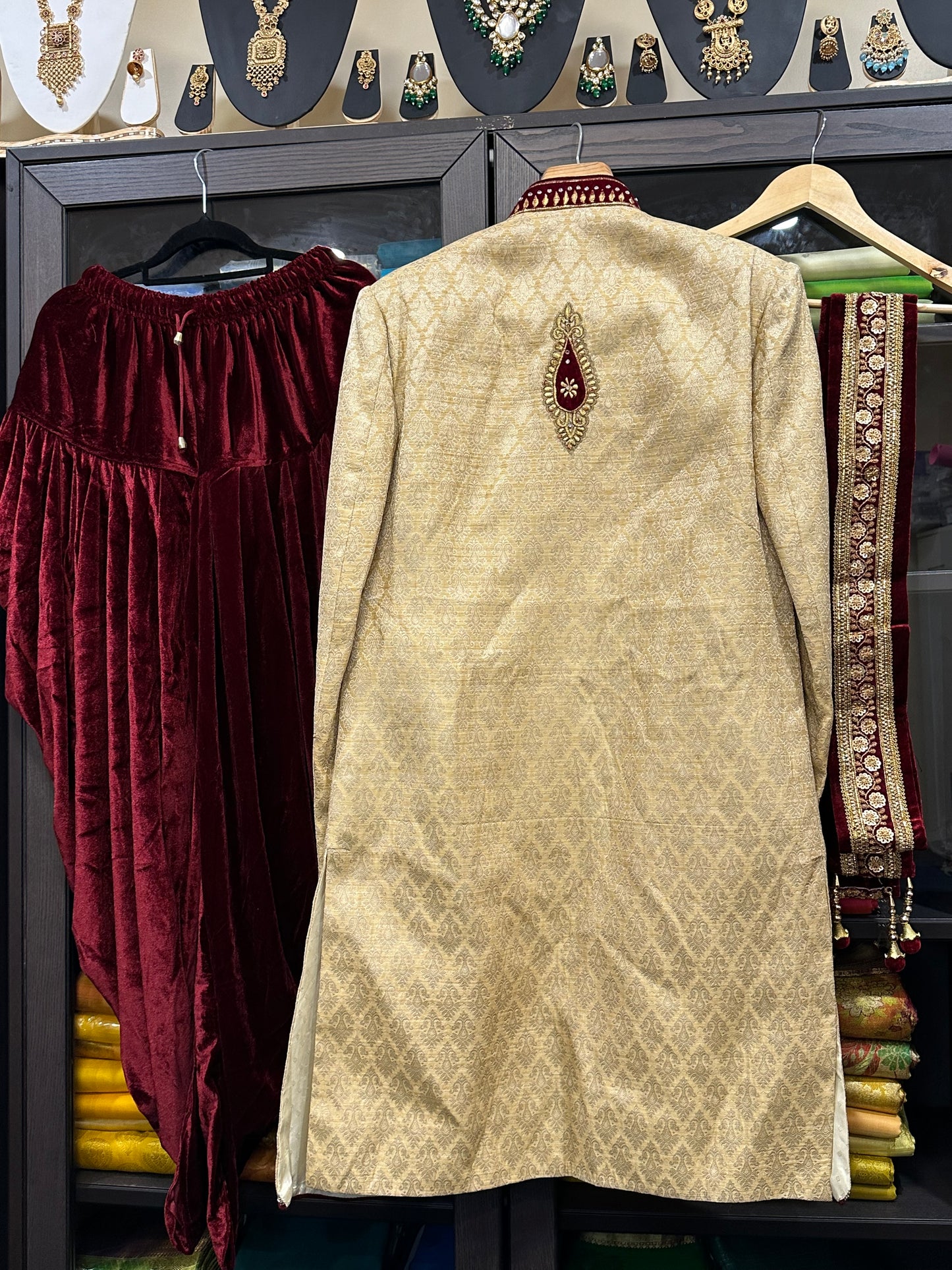 38” Medium size Men’s Kurta Indian Gold & Maroon Sherwani Bollywood outfit M12