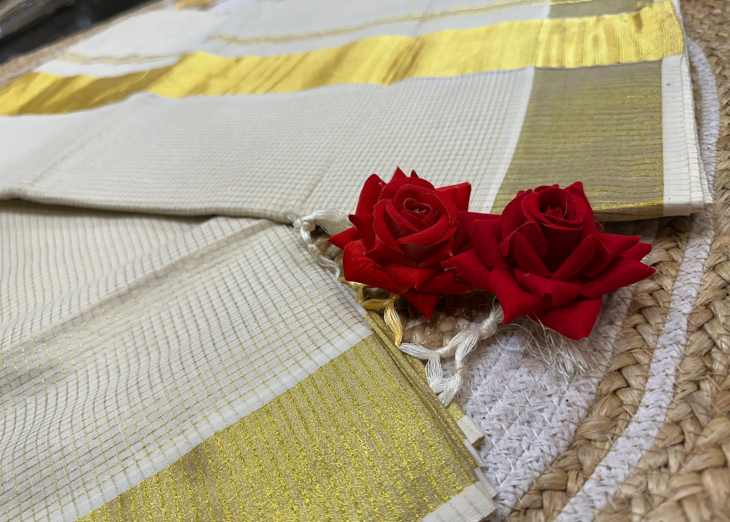 Kerala small checkered Vishu Sari Indian Onam Gold Saree C15