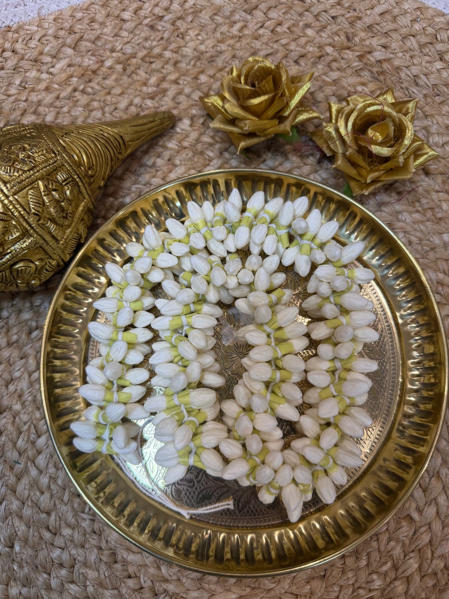 Mallipoo Natural Looking Handmade Jasmine Gajra G1